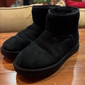 Classic UGG BOOTS Suede Black Women’s Size 7 WONDERFUL Used CONDITION!!